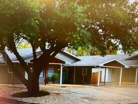 2701-2703 Livingston Ave in Fort Worth, TX - Building Photo