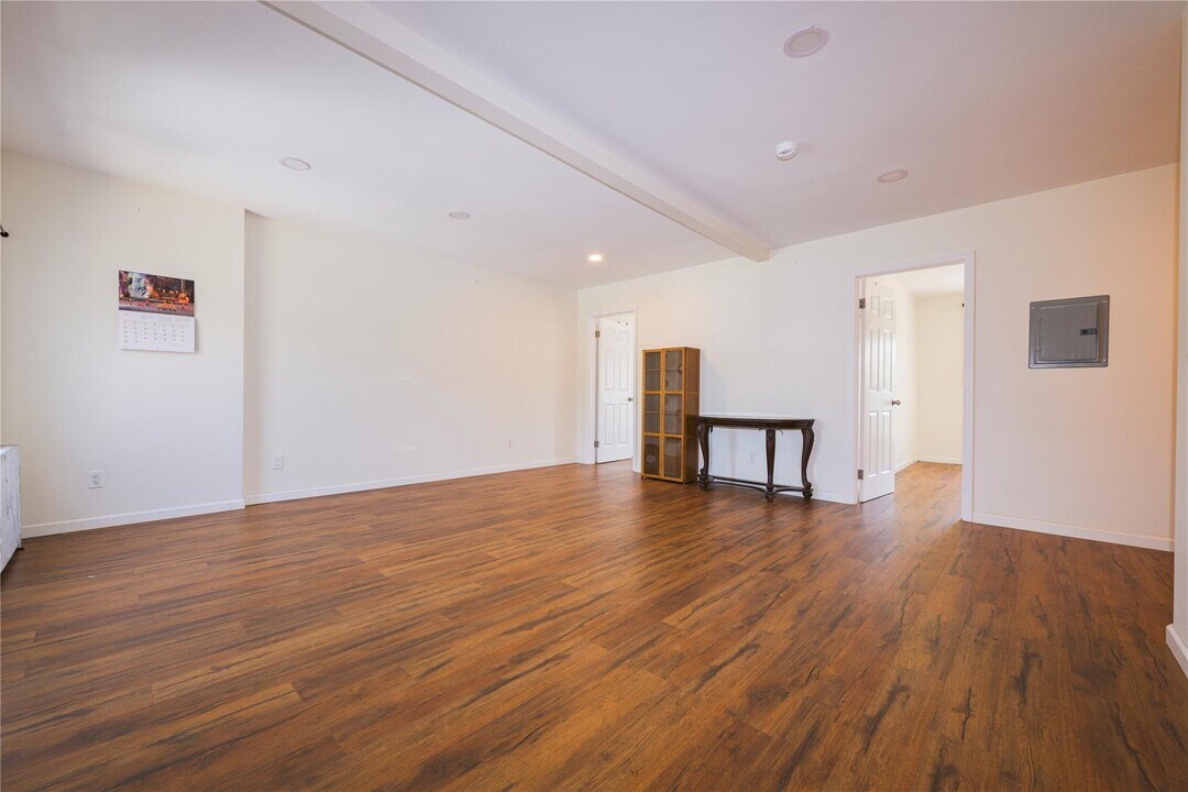 79 Railroad Ave in Middletown, NY - Building Photo