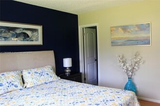 8941 S Hollybrook Blvd, Unit 203 in Pembroke Pines, FL - Building Photo - Building Photo