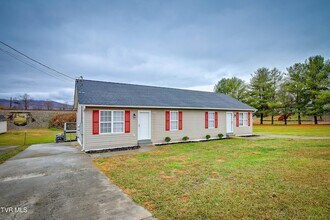 754 Old Stage Rd in Church Hill, TN - Building Photo - Building Photo
