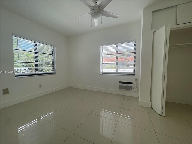 7620 Abbott Ave in Miami Beach, FL - Building Photo - Building Photo