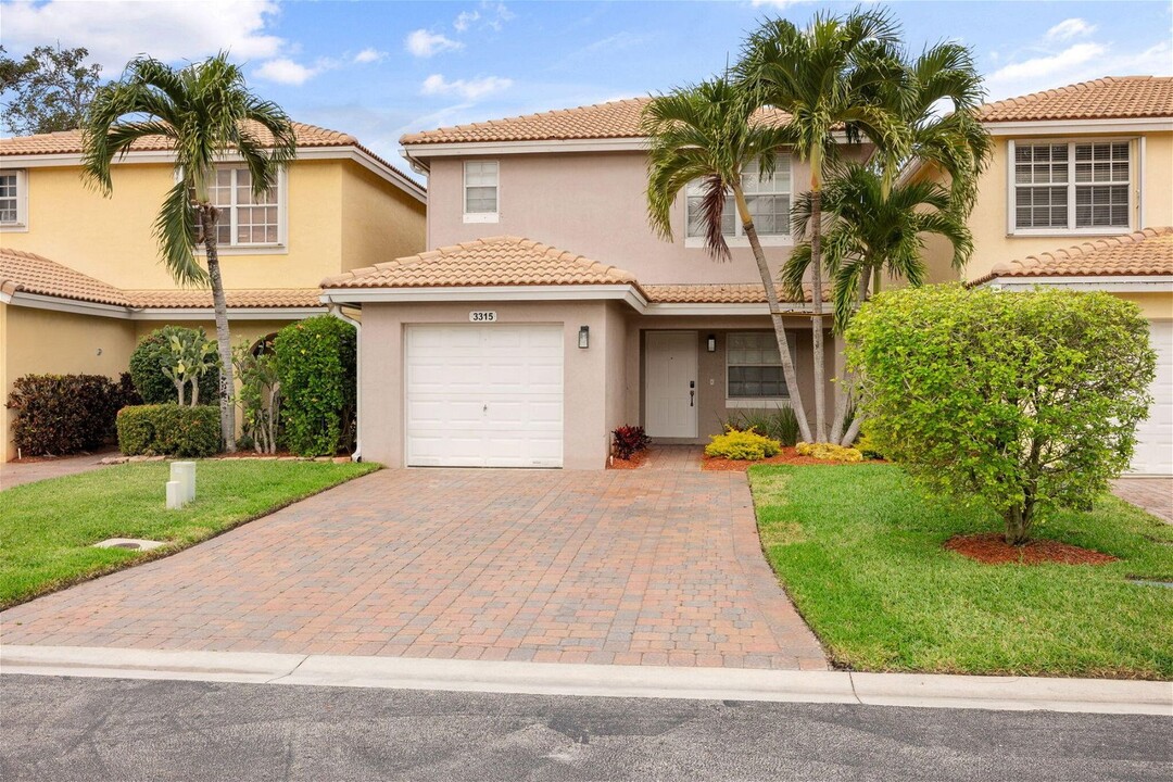 3315 Blue Fin Dr in West Palm Beach, FL - Building Photo