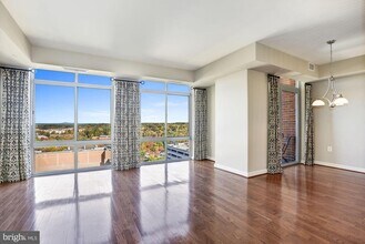 11990 Market St in Reston, VA - Building Photo - Building Photo