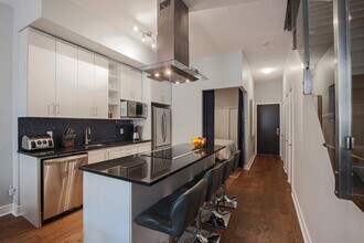 339 Adelaide St E in Toronto, ON - Building Photo - Building Photo