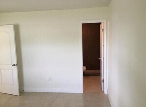 1290 NE 119th St in Miami, FL - Building Photo - Building Photo