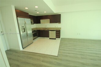951 Brickell Ave, Unit 1409 in Miami, FL - Building Photo - Building Photo
