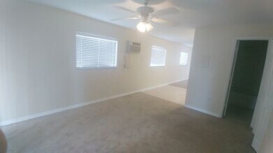 8093 Country Rd-Unit -206 in Ft. Myers, FL - Building Photo - Building Photo