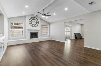 1521 Oak Creek Dr in Hurst, TX - Building Photo - Building Photo
