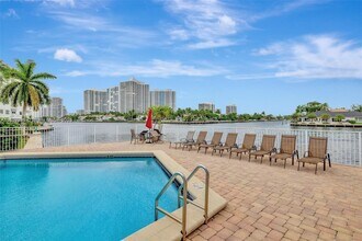 3161 S Ocean Dr in Hallandale Beach, FL - Building Photo - Building Photo