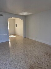 27 NW 48th Pl-Unit -2 in Miami, FL - Building Photo - Building Photo