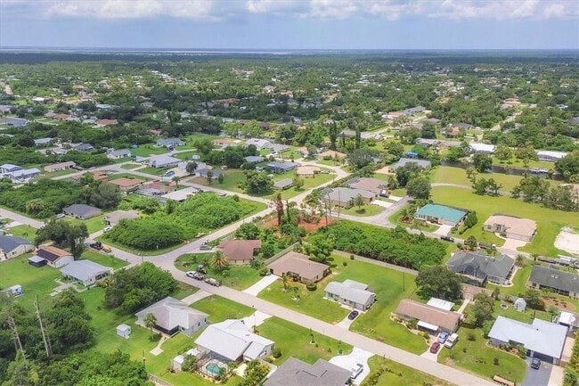 948 Andrews Ave NW in Port Charlotte, FL - Building Photo - Building Photo