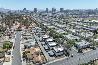 Tara Condominiums in Las Vegas, NV - Building Photo - Building Photo