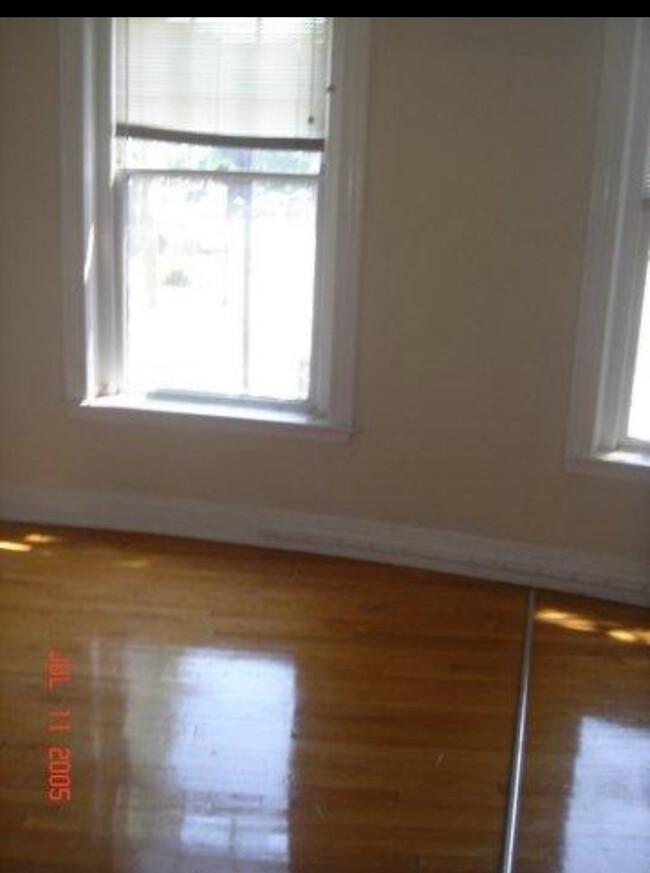 1247 Beacon St, Unit 4 in Brookline, MA - Building Photo - Building Photo