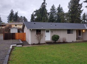 12202 108th Ave Ct E in Puyallup, WA - Building Photo