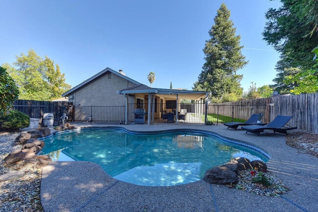 property at 5014 Linenfold Ct