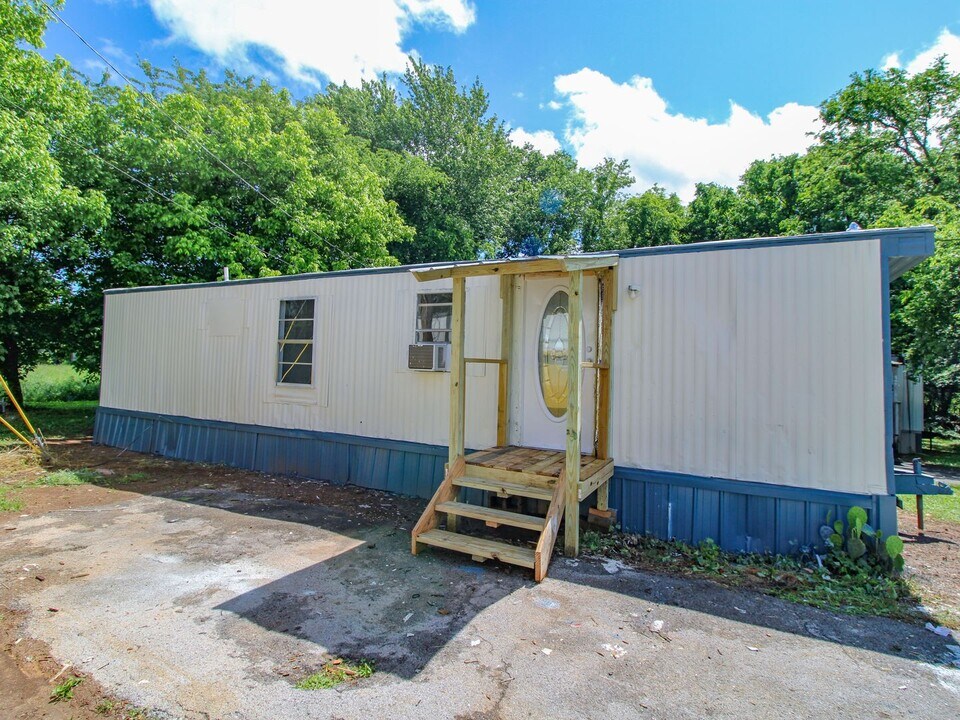 16 Simpson Rd in Fayetteville, TN - Building Photo
