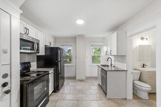 1352 W 58th St, Unit B - Up in Cleveland, OH - Foto de edificio - Building Photo
