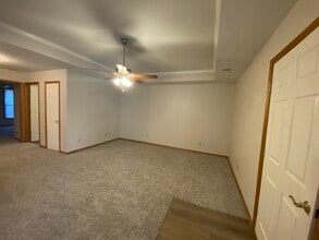 3906 SW Charthwell Ct in Lee's Summit, MO - Building Photo - Building Photo