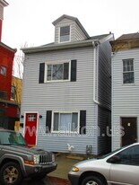 2128 Eccles St in Pittsburgh, PA - Building Photo