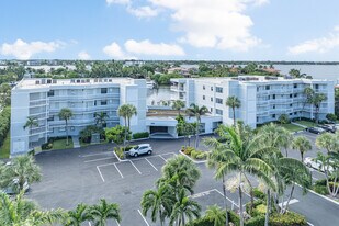 Beauvois on the Lake Condos in Palm Beach, FL - Building Photo