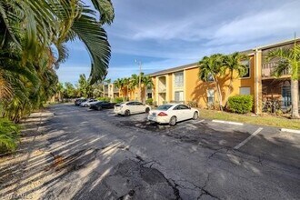 12650 Kenwood Ln in Ft. Myers, FL - Building Photo - Building Photo