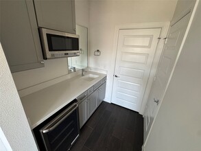 304 Jensen Dr in Houston, TX - Building Photo - Building Photo