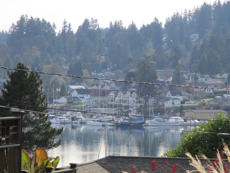 9222 Goodman Ave in Gig Harbor, WA - Building Photo