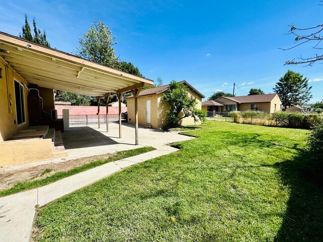 1375 N Sunflower Ave in Covina, CA - Building Photo - Building Photo