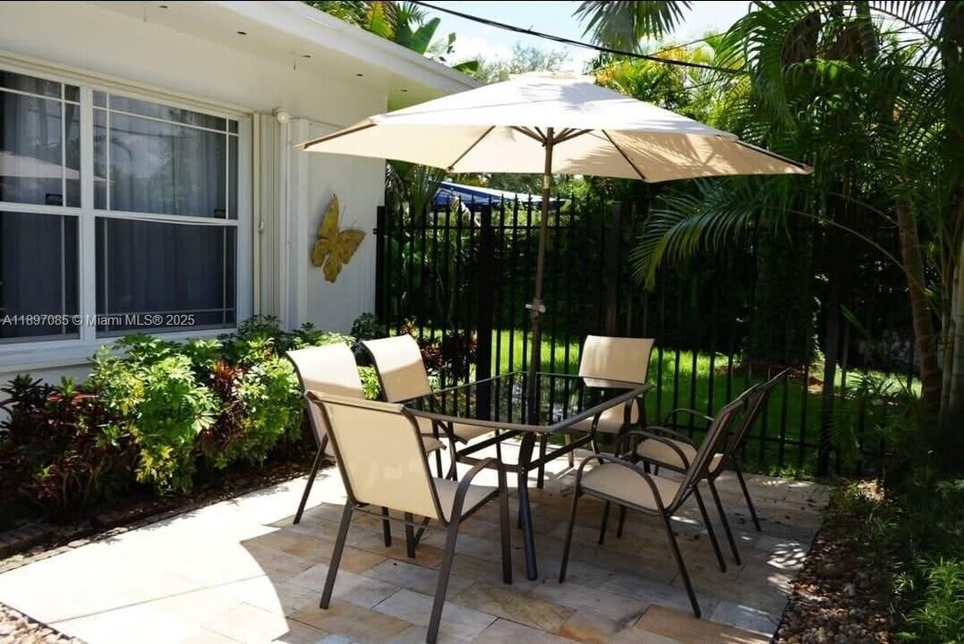 14720 NE 2nd Ct in Miami, FL - Building Photo