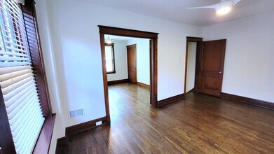 5537 Holly Hills Ave, Unit 5537A in St. Louis, MO - Building Photo - Building Photo