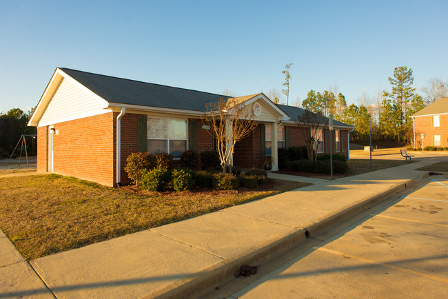 Inverness Apartments in Clanton, AL - Building Photo - Building Photo