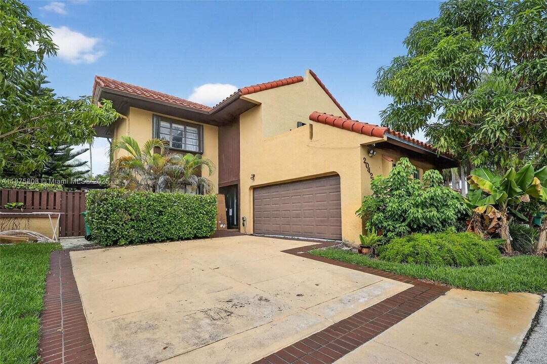 20424 NE 10th Ct Rd in Miami, FL - Building Photo