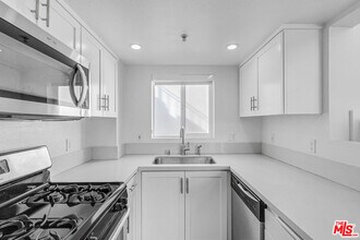 4980 S Centinela Ave in Los Angeles, CA - Building Photo - Building Photo