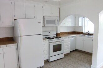 35 Atherton Ave in Crockett, CA - Building Photo - Building Photo