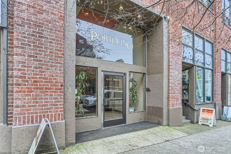 417 E Pine St, Unit 309 in Seattle, WA - Foto de edificio