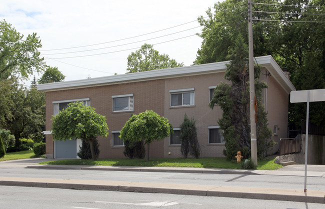 32 Evergreen Gdns in Toronto, ON - Building Photo - Primary Photo