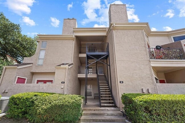10855 Meadowglen Ln in Houston, TX - Building Photo - Building Photo