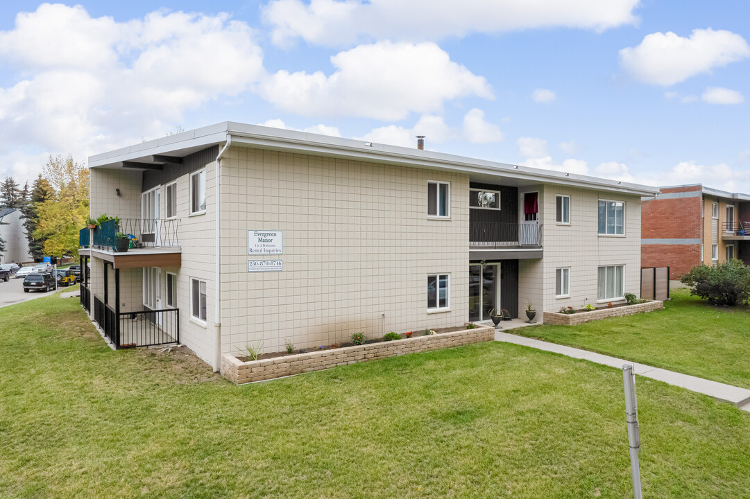 Evergreen Manor in Calgary, AB - Building Photo