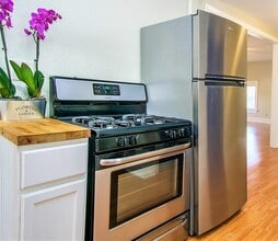 1209 Pine St, Unit 1209 Pine Apt #2 in Muskegon, MI - Foto de edificio - Building Photo