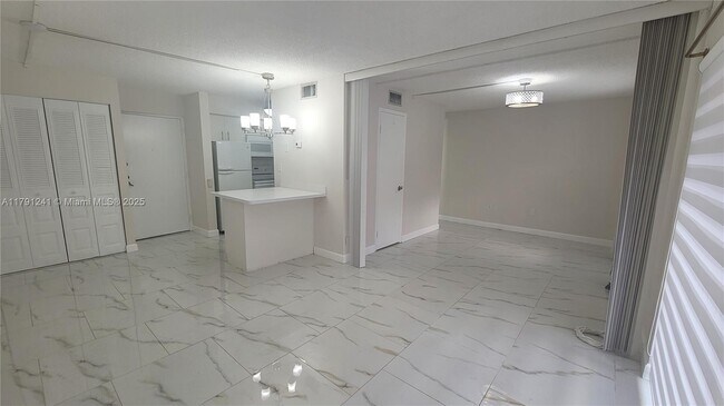 5201 NW 7th St in Miami, FL - Building Photo - Building Photo