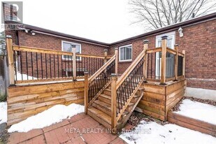 2267 25th Side Rd in Innisfil, ON - Building Photo