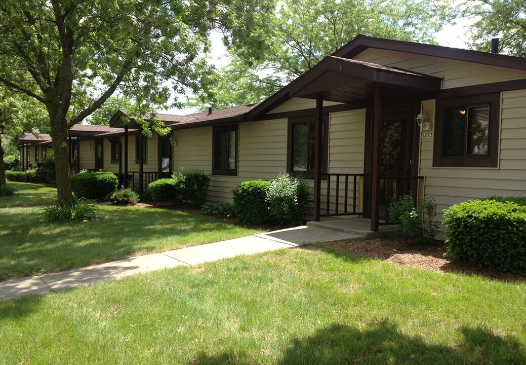 2065 Emery Ct, Unit 2065 Emery Ct in East Troy, WI - Building Photo