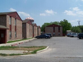 1400 Clamp Ave in San Antonio, TX - Building Photo - Building Photo