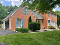 111 Launchris Dr, Unit 32-34 in Winchester, VA - Building Photo - Building Photo