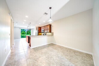 4543 Tara Cove Way in West Palm Beach, FL - Foto de edificio - Building Photo