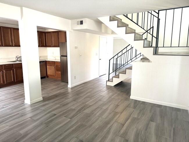 16682 Dolores Ln, Unit 16682 Dolores Lane in Huntington Beach, CA - Building Photo - Building Photo