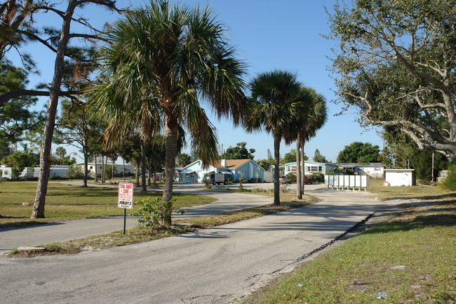 11090 SE Federal Hwy in Hobe Sound, FL - Building Photo - Building Photo