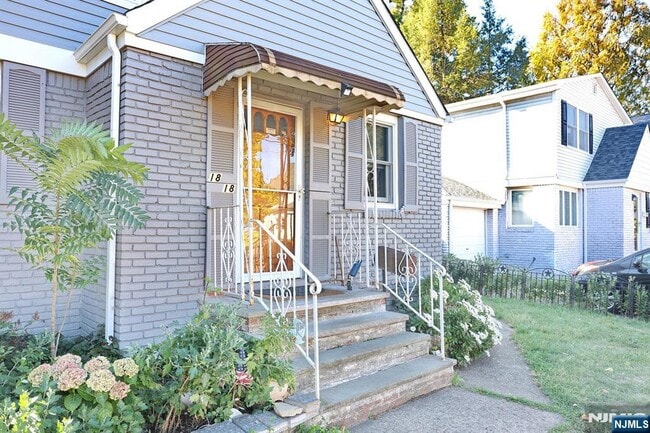 18-18 Ellis Ave in Fair Lawn, NJ - Building Photo - Building Photo
