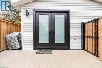 1332 Majestic Dr in Burlington, ON - Building Photo - Building Photo