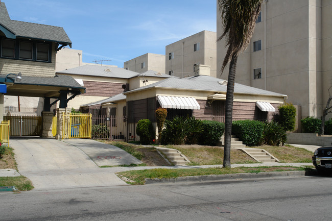 740 S Ardmore Ave in Los Angeles, CA - Building Photo - Building Photo